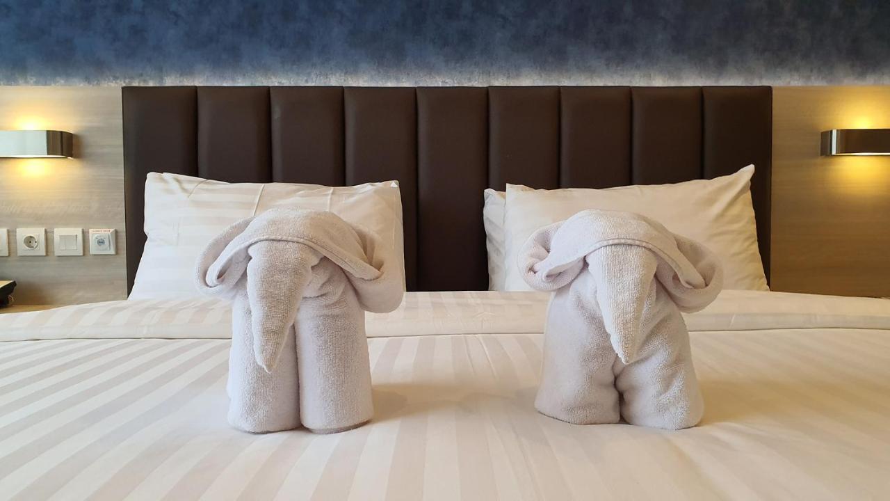 Classie Hotel Palembang Extérieur photo